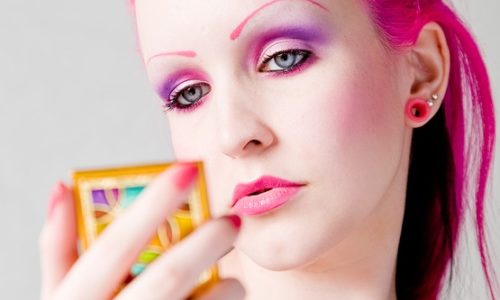 Maquillage visage, piercing, transformation du corps adolescente - Patricia Blain - Psychologue à Rennes